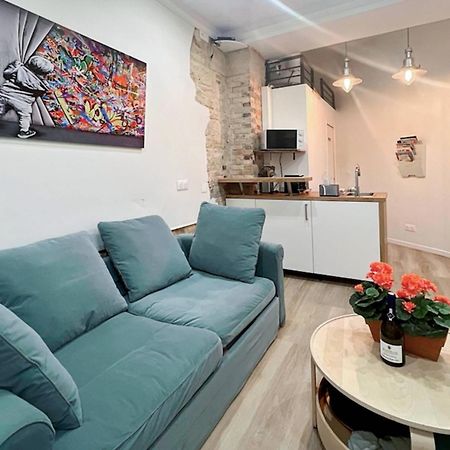 Ideally Located And Atypical Apartment In Paris Exterior foto